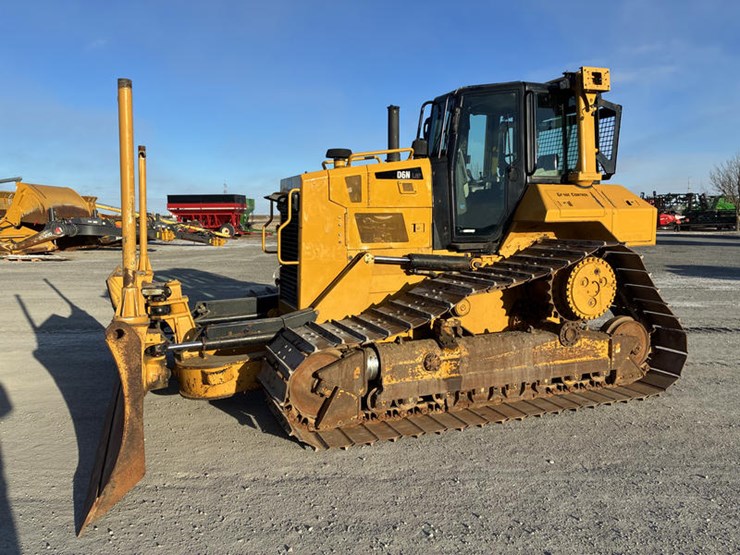 2016-caterpillar-d6n-lgp-image-1