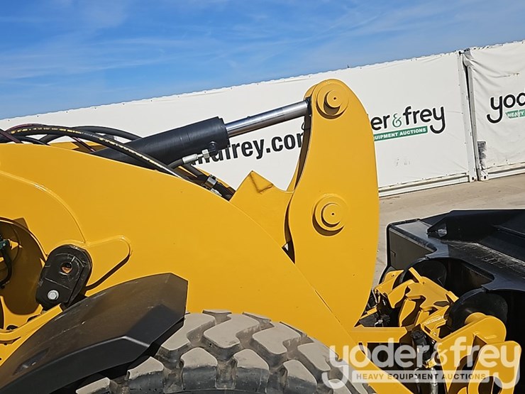 2026-caterpillar-926-image-12