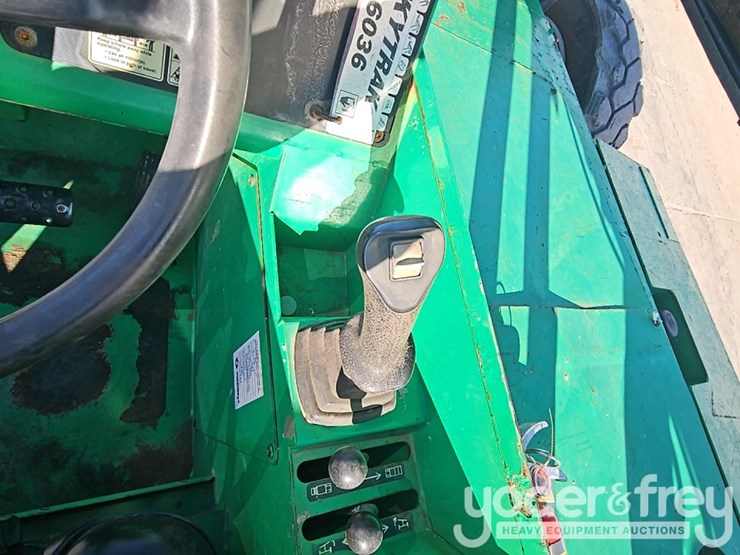 2016-sky-trak-6036-image-25