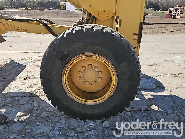 2013-caterpillar-140m2-image-13