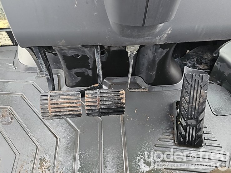 2023-caterpillar-420-xe-image-26