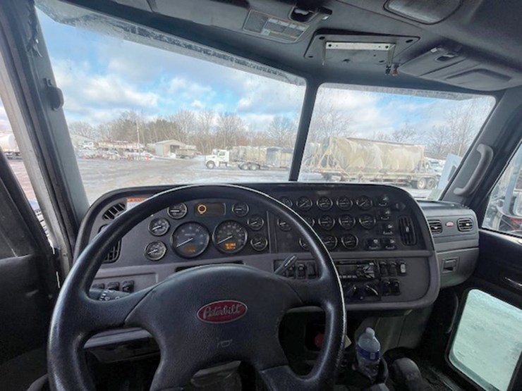 2014-peterbilt-386-image-3