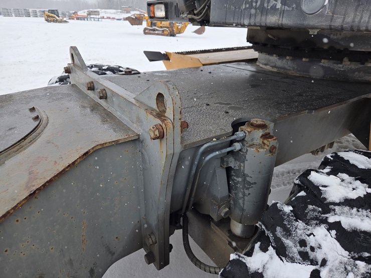 2010-volvo-ew180c-image-12