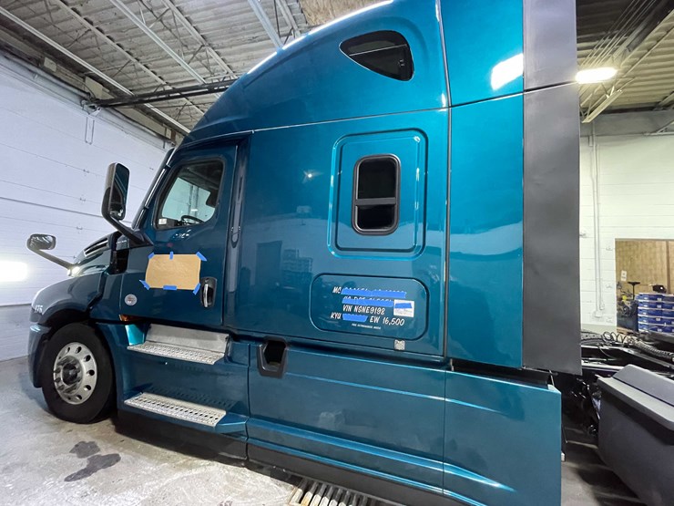 #6223-•-2022-freightliner-cascadia-semi-truck-(title-in-delay)-image-11