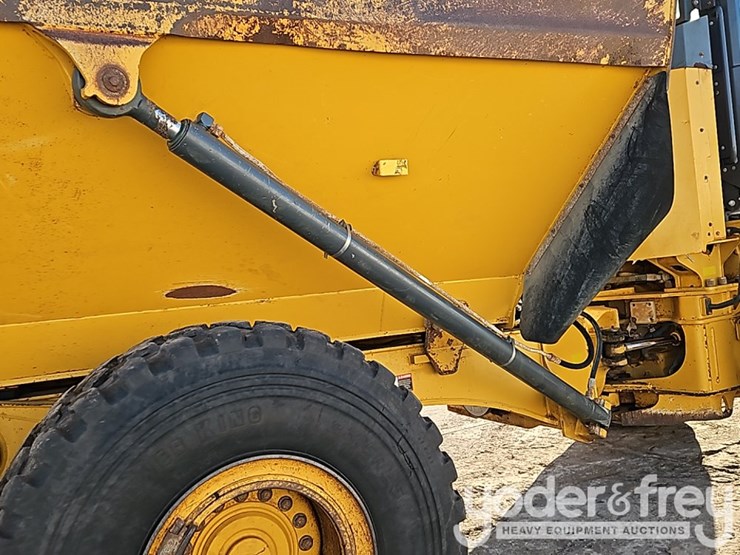 2019-deere-310e-image-9