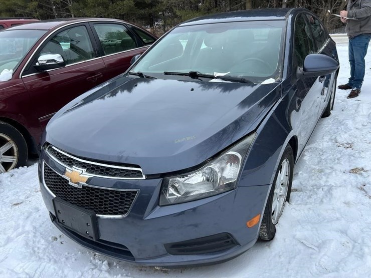 2014-chevy-cruze-car-image-2