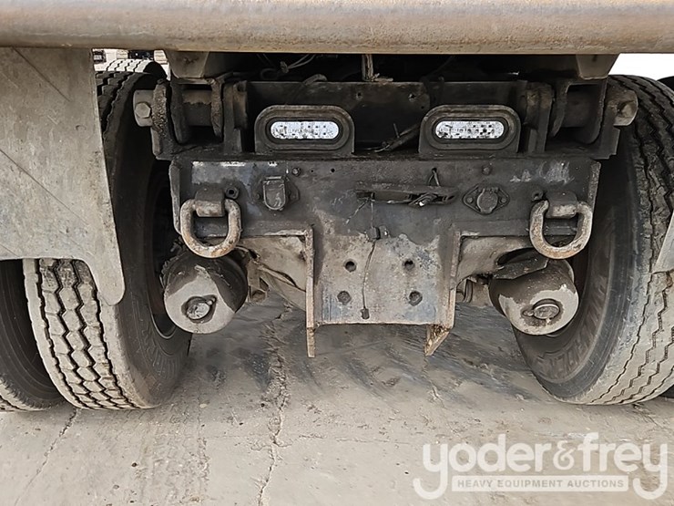 2021-peterbilt-567-image-18