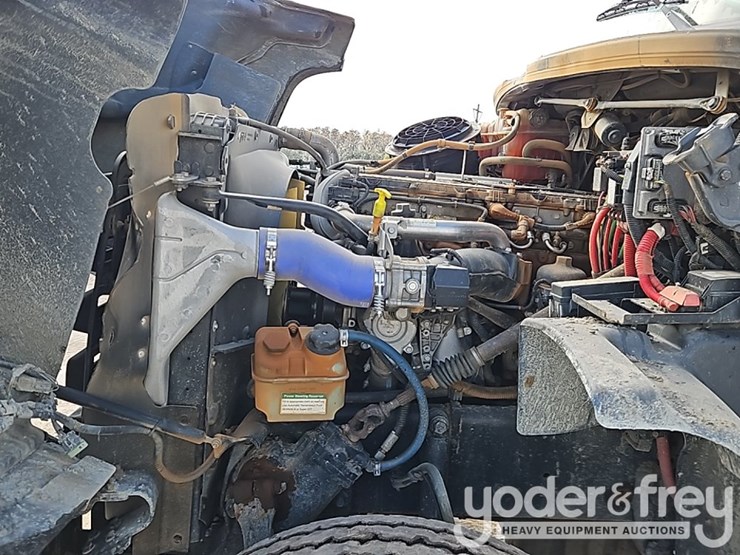 2016-freightliner-114sd-image-21