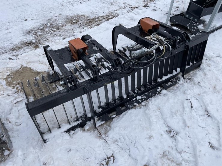 84"-universal-attach-grapple-bucket-image-3