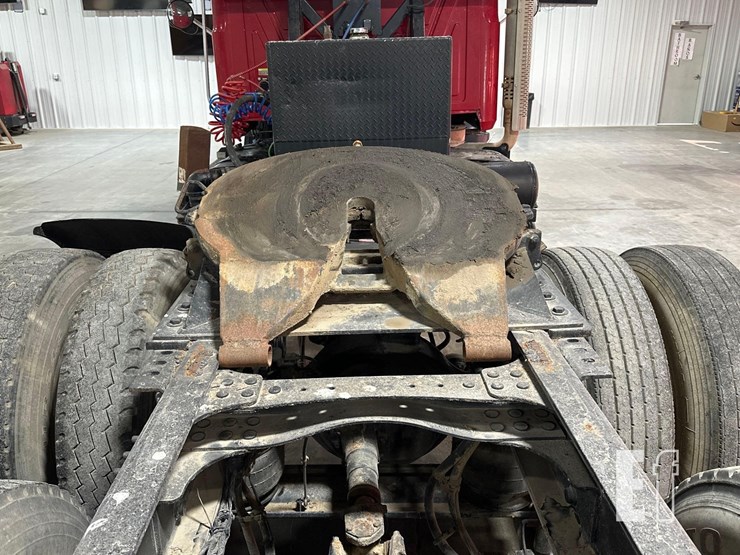 2012-mack-granite-gu713-image-9