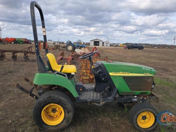 john-deere-2210-image-1