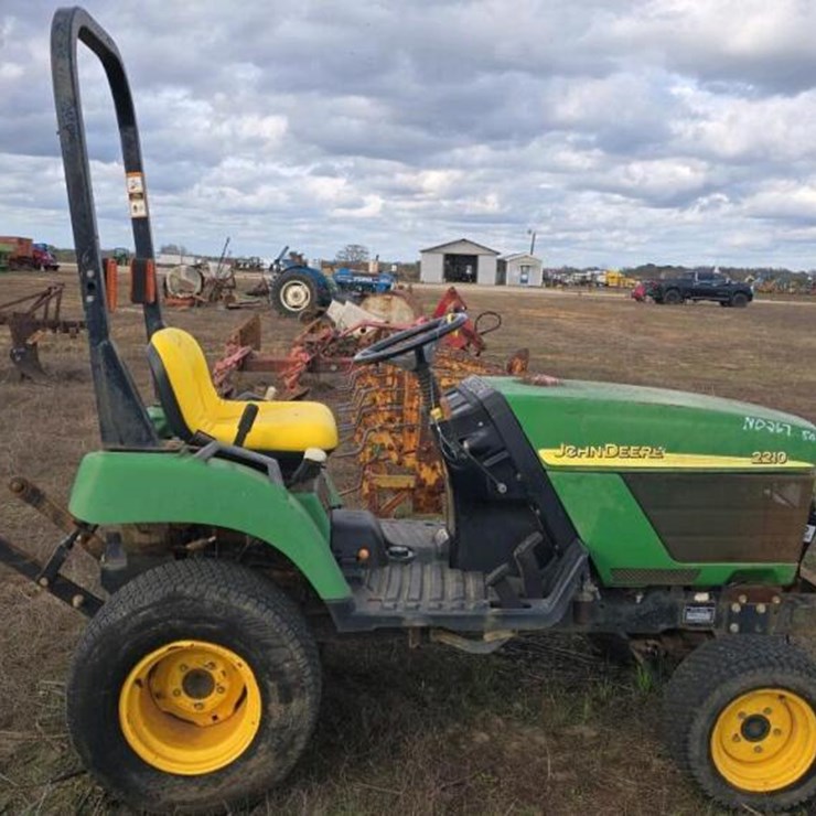 JOHN DEERE 2210
