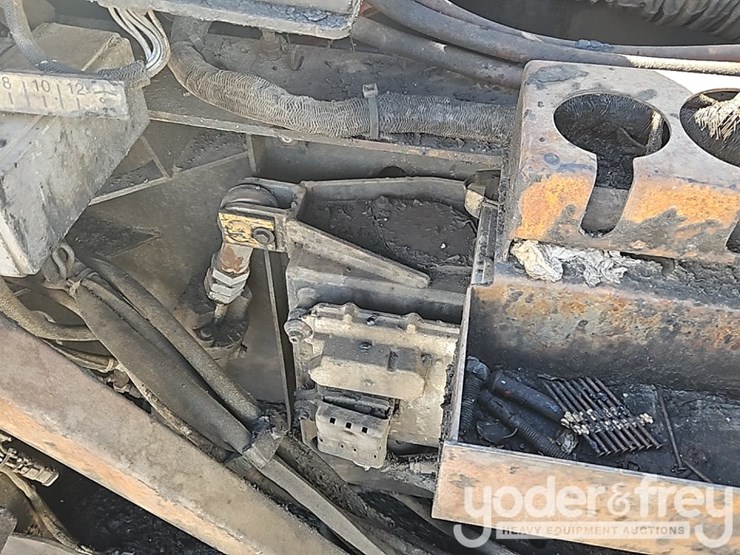 2014-caterpillar-ap-1000e-image-21