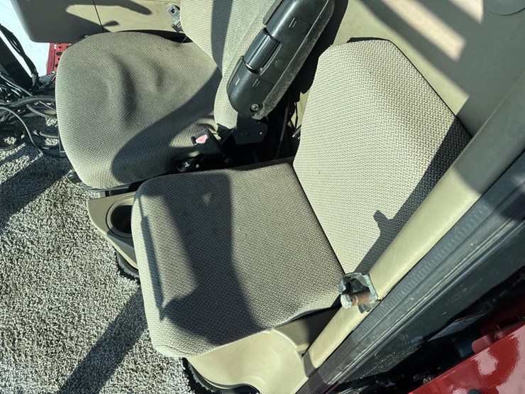 2010-case-ih-6088-image-97