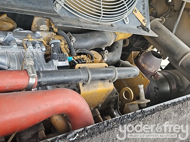 2012-caterpillar-ap-1055e-image-33