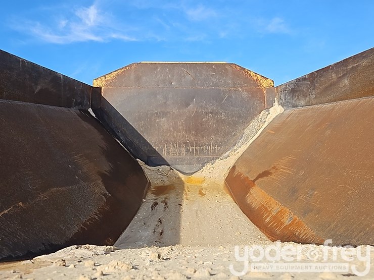 2015-komatsu-hm400-image-20