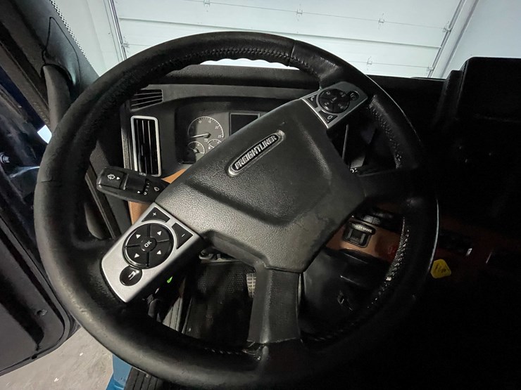 #6223-•-2022-freightliner-cascadia-semi-truck-(title-in-delay)-image-70