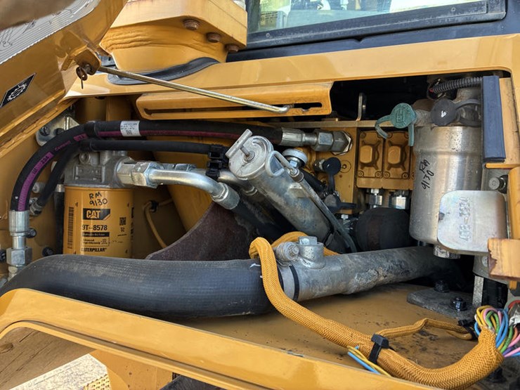 2016-caterpillar-d6n-lgp-image-57
