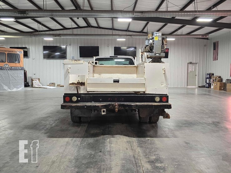 2006-ford-f550-image-8