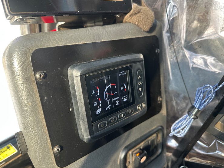 2017-caterpillar-501-hd-image-37