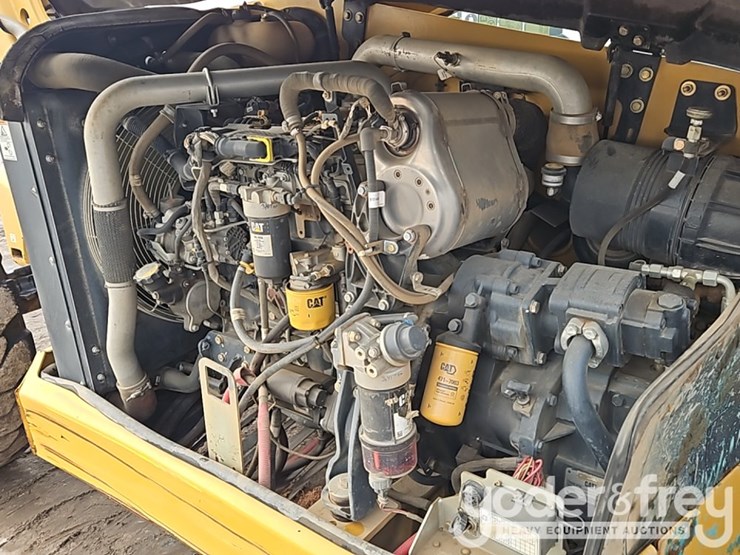 2017-caterpillar-tl642d-image-22