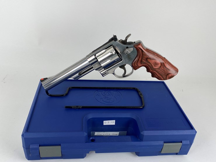 #75-•-#1393-•-smith-and-wesson-model-629-6-double-action-revolver-44-mag-image-2