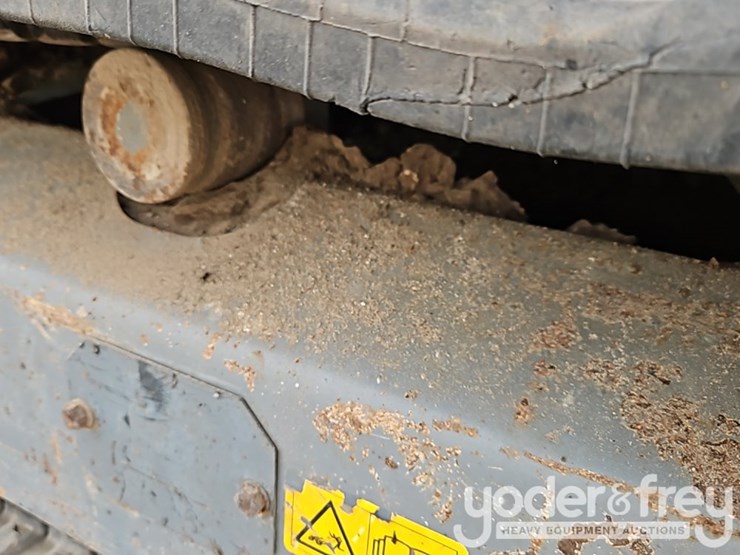 2020-takeuchi-tb240-image-11