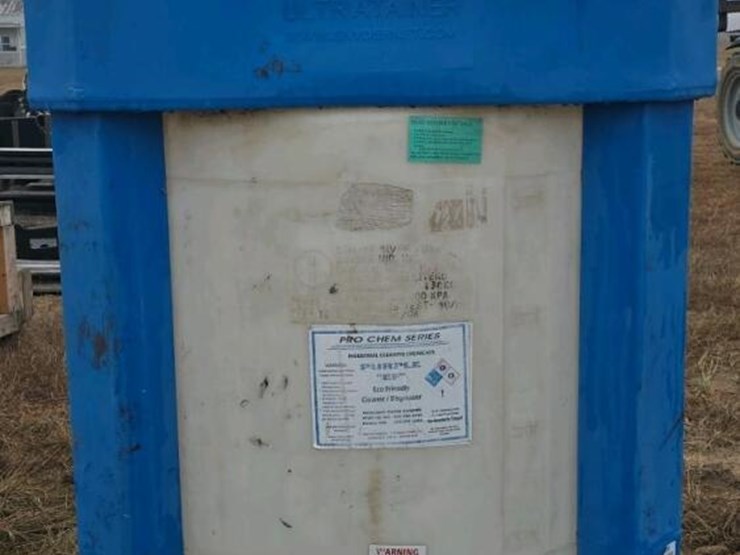 large-plastic-tank-on-skid-image-2