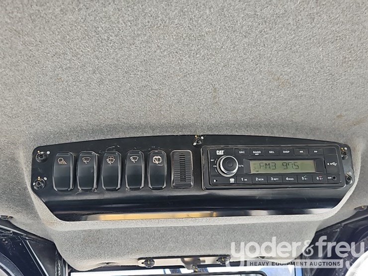 2023-caterpillar-d4-image-32