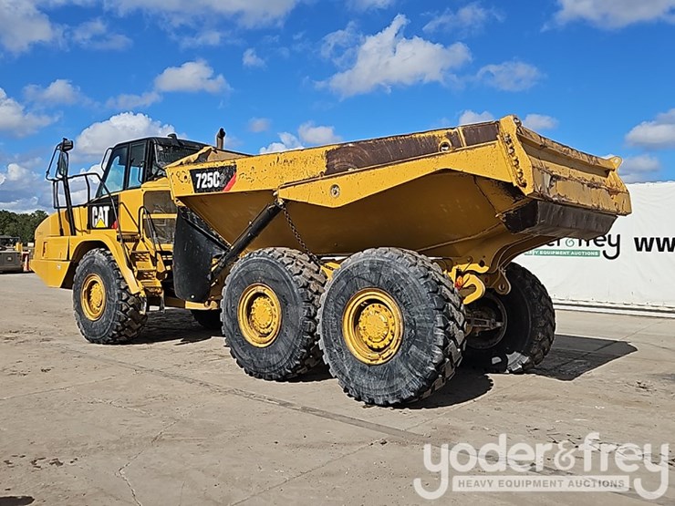 2016-caterpillar-725c2-image-4