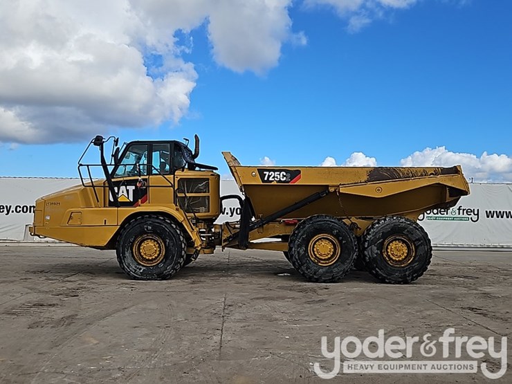 2016-caterpillar-725c2-image-3