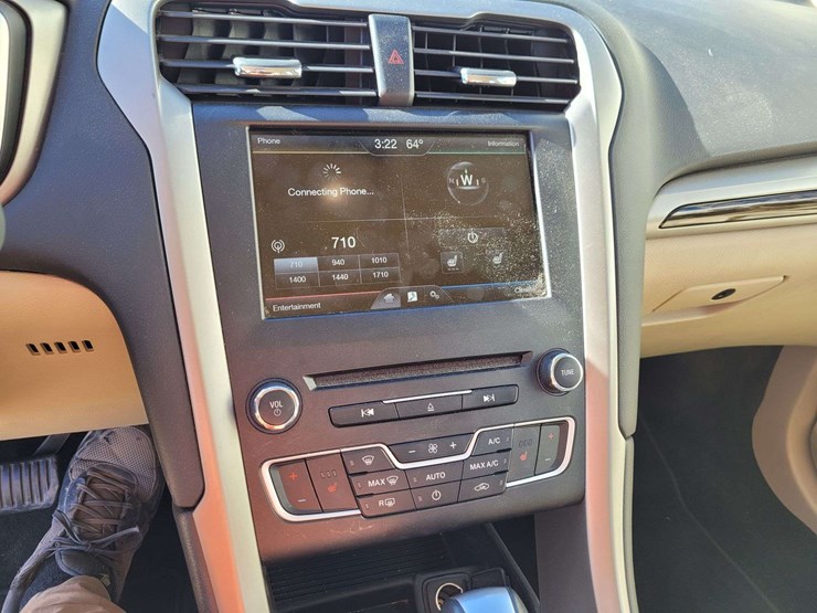 2016-ford-fusion-se-luxury-energi-sedan-4d-image-11