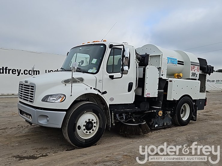 2022-freightliner-m2-106-image-1