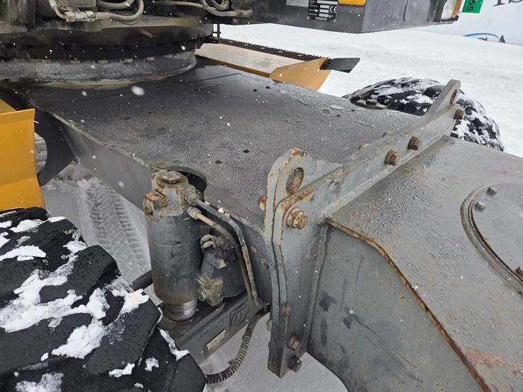 2010-volvo-ew180c-image-13