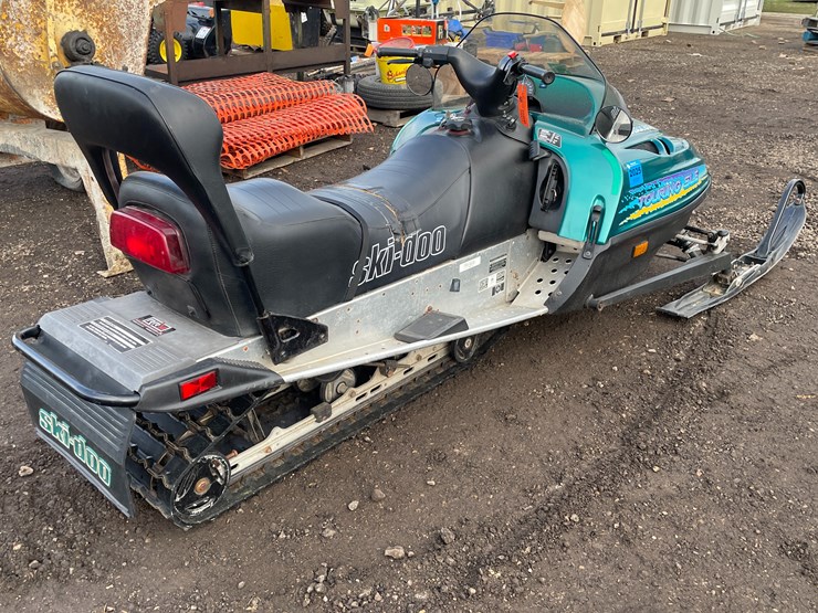 #1044-•-1996-ski-doo-touring-sle500-snowmobile-image-5