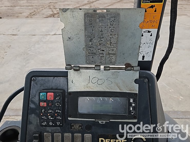 2015-deere-410l-image-35