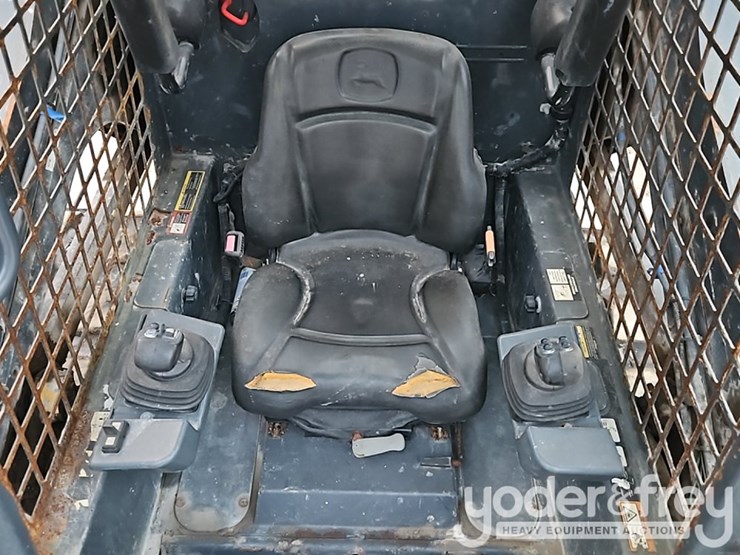 2019-deere-317g-image-18