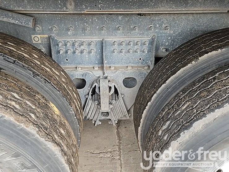 2021-peterbilt-567-image-16