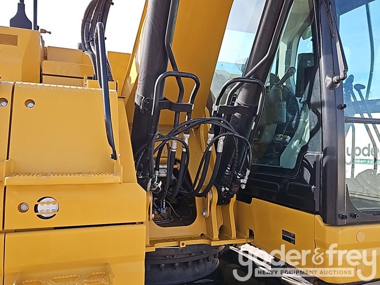 2021-caterpillar-325-image-15