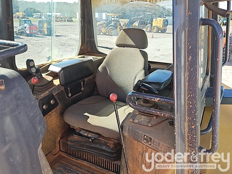 2017-deere-700k-lgp-image-28