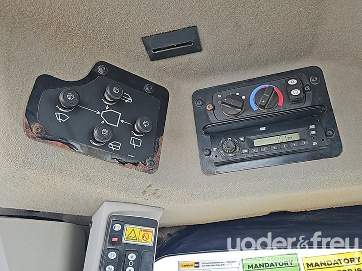 2013-caterpillar-140m2-image-30