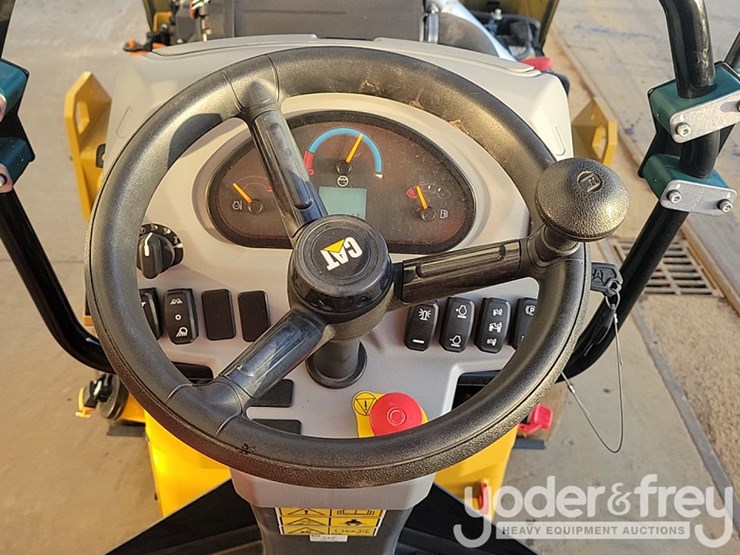 2025-caterpillar-cb4.0-image-31