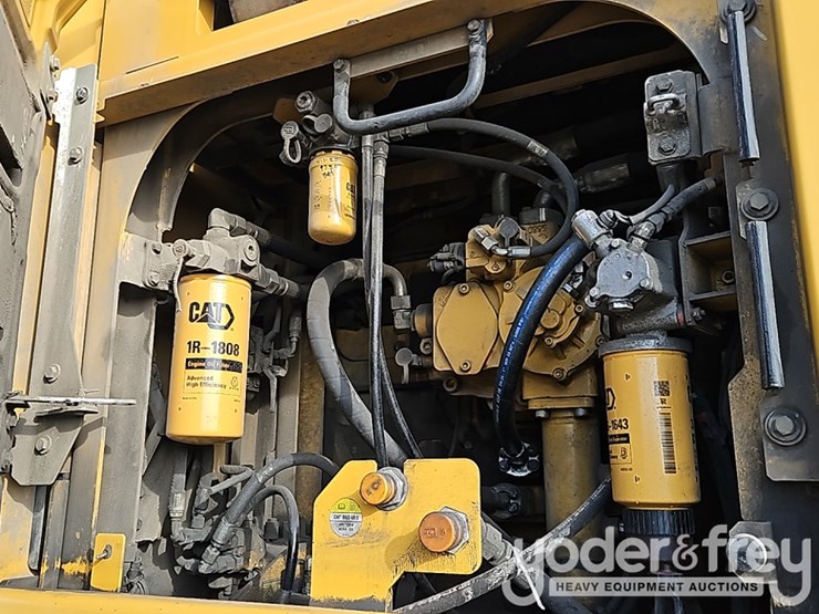 2019-caterpillar-352fl-image-37