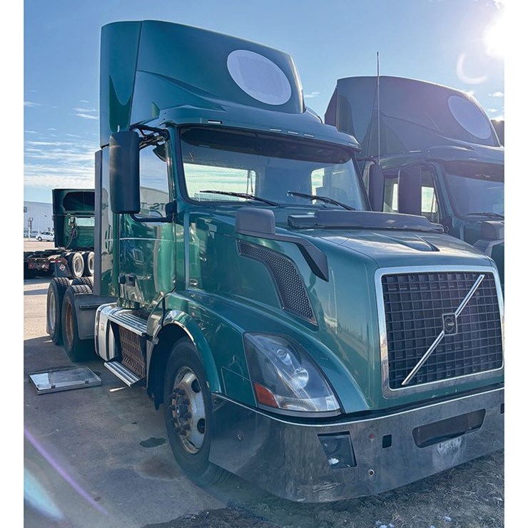 2016 VOLVO VNL 300