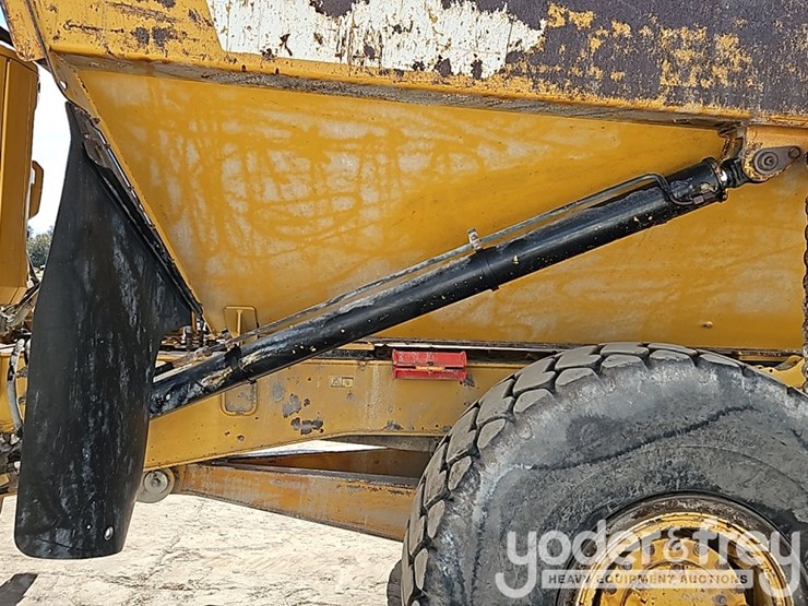 2016-caterpillar-725c2-image-14