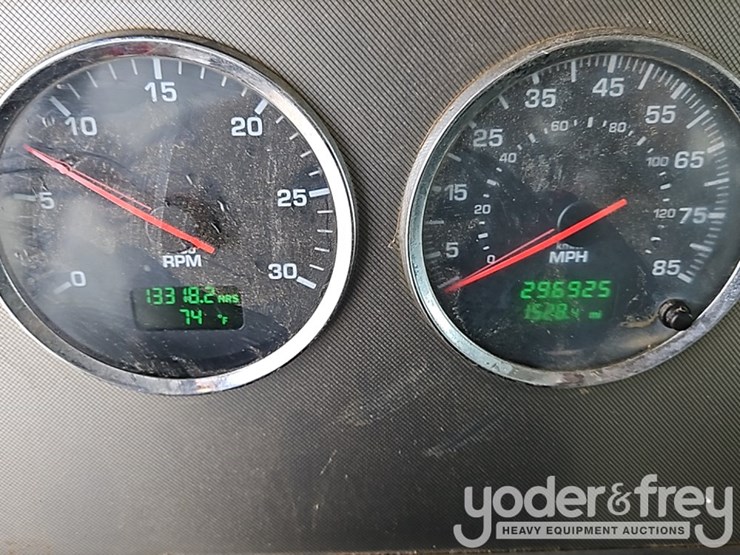 2014-kenworth-t300-image-30