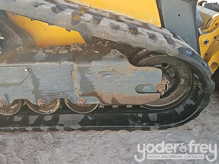 2023-deere-317g-image-10