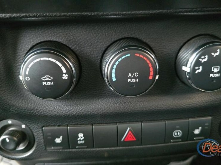 2011-jeep-wrangler-image-18