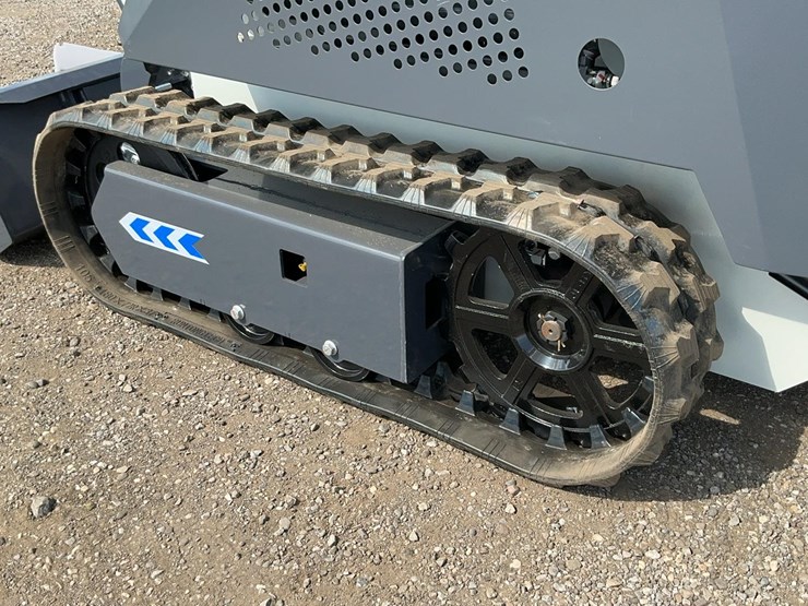 #1006-•-unused-2025-bttl-st25m-6-mini-skid-loader-image-11