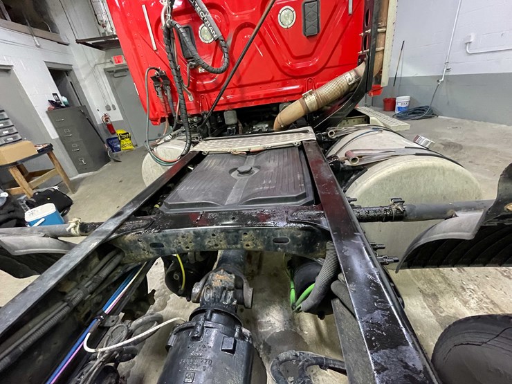 #6227-•-2018-freightliner-cascadia-day-cab-semi-truck-(title-in-delay)-image-45